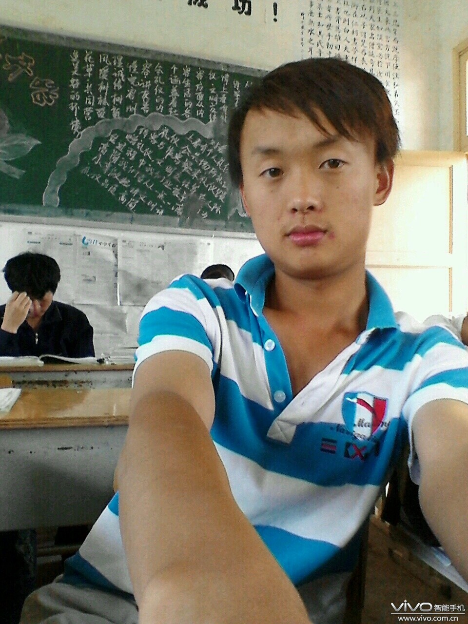 不错,我今天看到一个丑男,那才叫丑