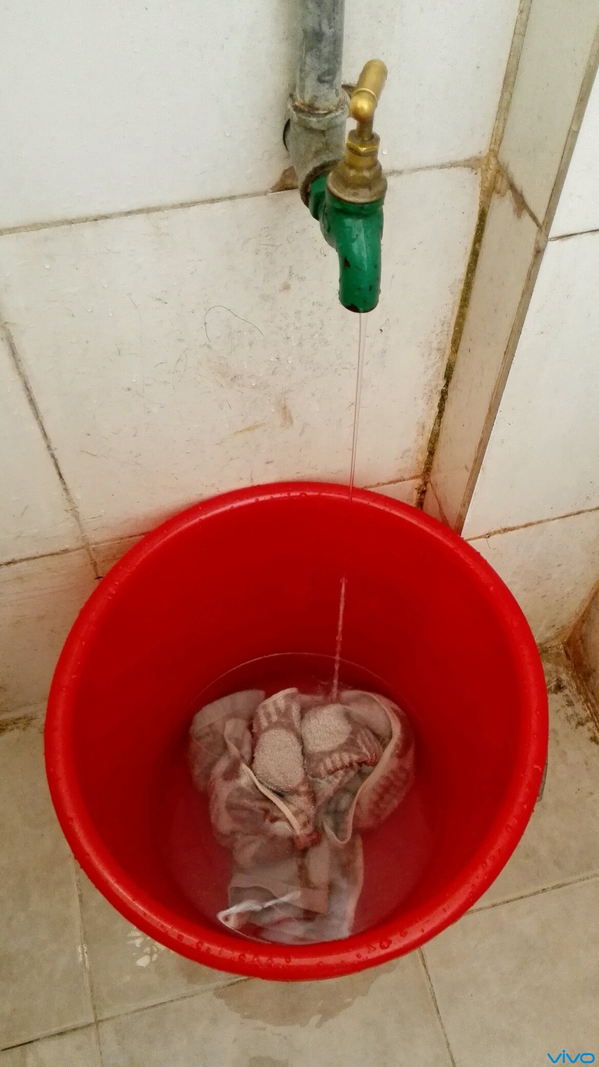 洗澡洗一半竟然没水啦?