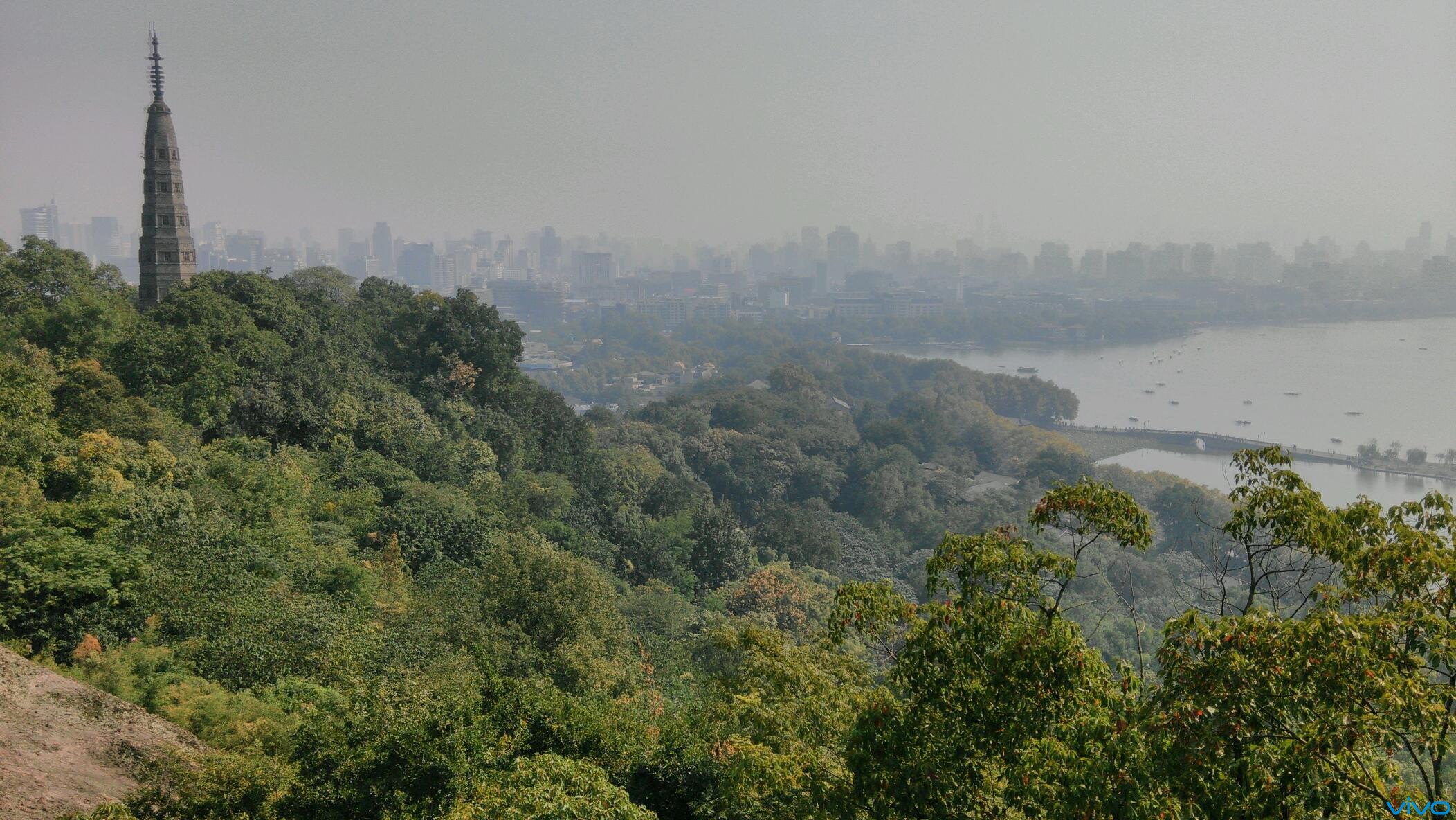 这是杭州西湖 宝石山 保淑塔