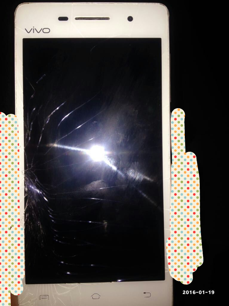 vivoy33手机屏幕摔了,可以用钢化膜贴上看不出碎的样子?