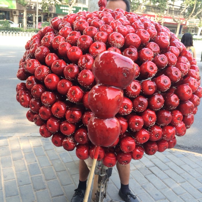 吃糖葫芦时你是直接上去啃还是从签子上撸下山楂再吃