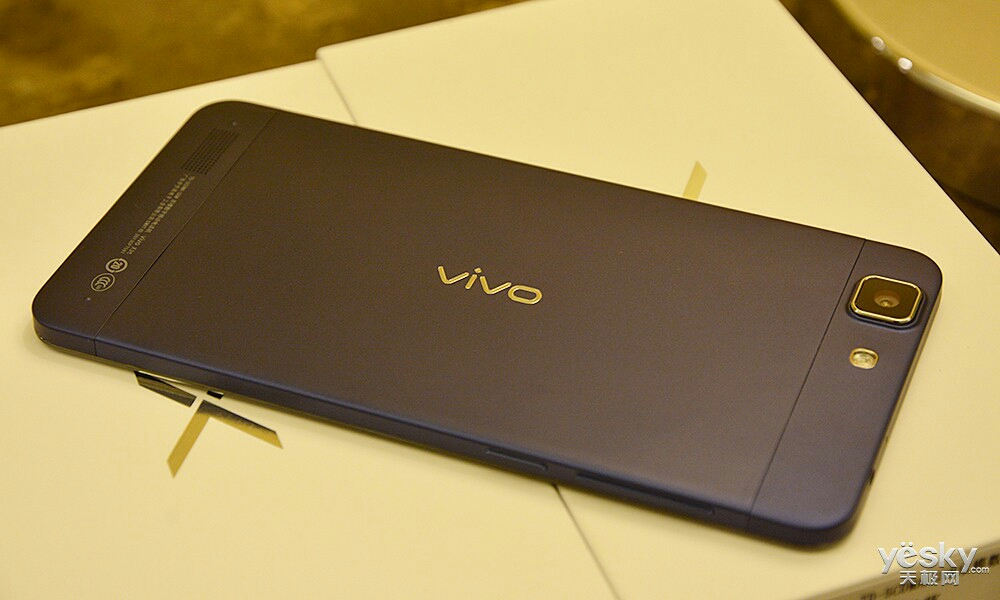 越看越觉得现在出的手机都是近亲结婚出来的-