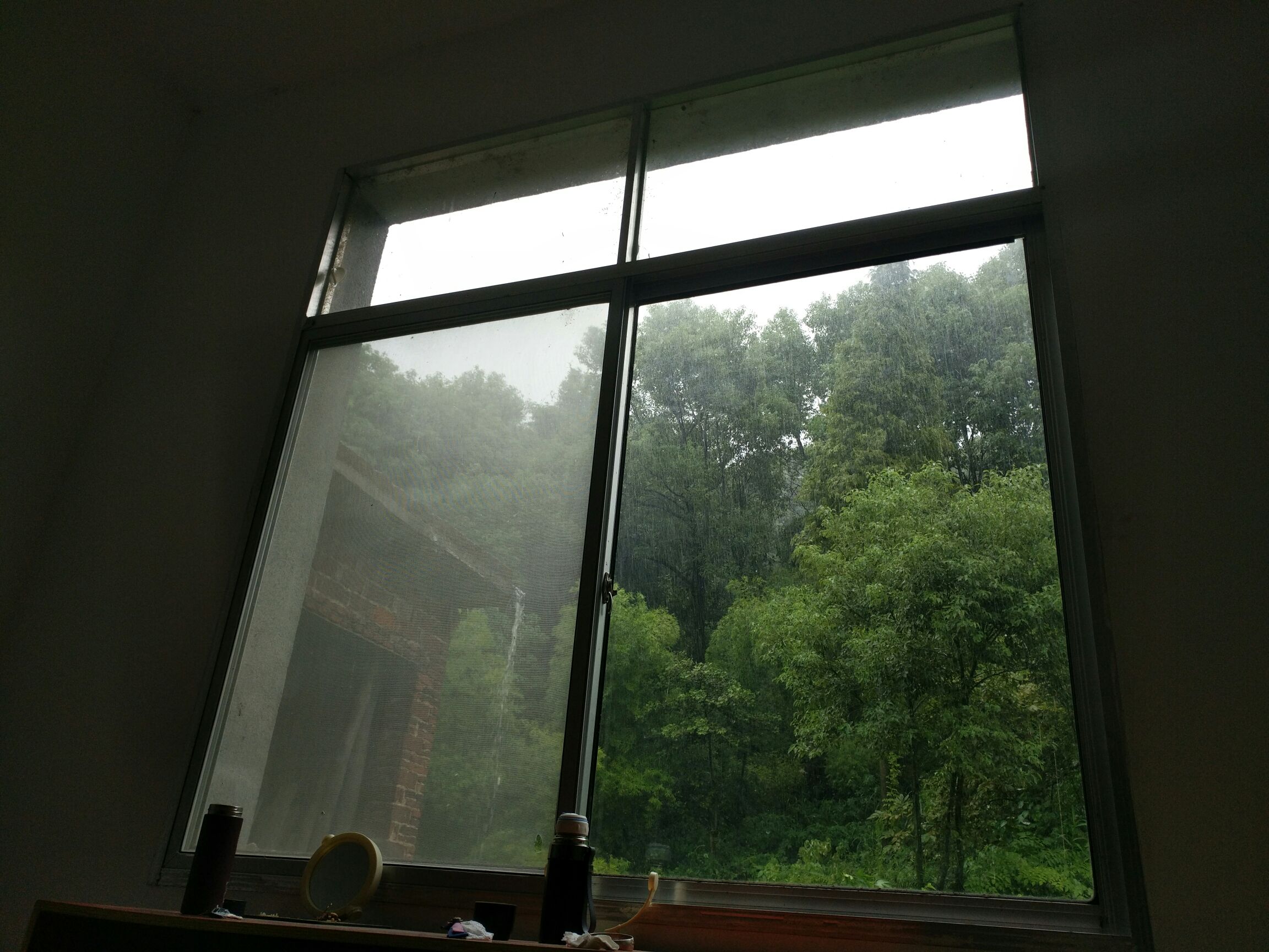 哇塞,,,打雷下雨