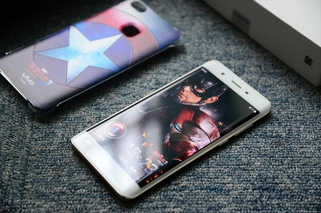 曲屏不输三星,拍照不输索尼,这国产品牌要全球