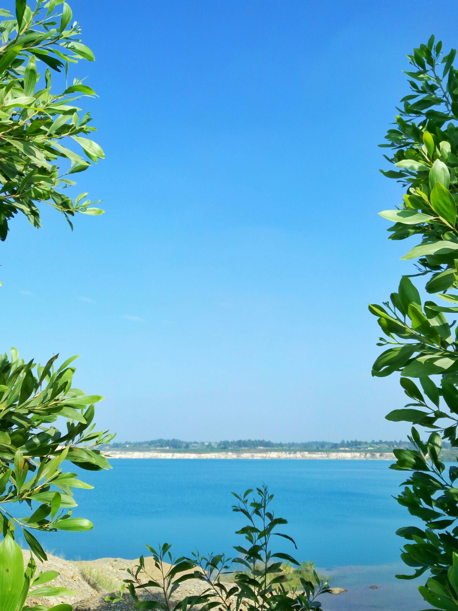 风和日丽,碧水蓝天,风轻云淡,风景如画.