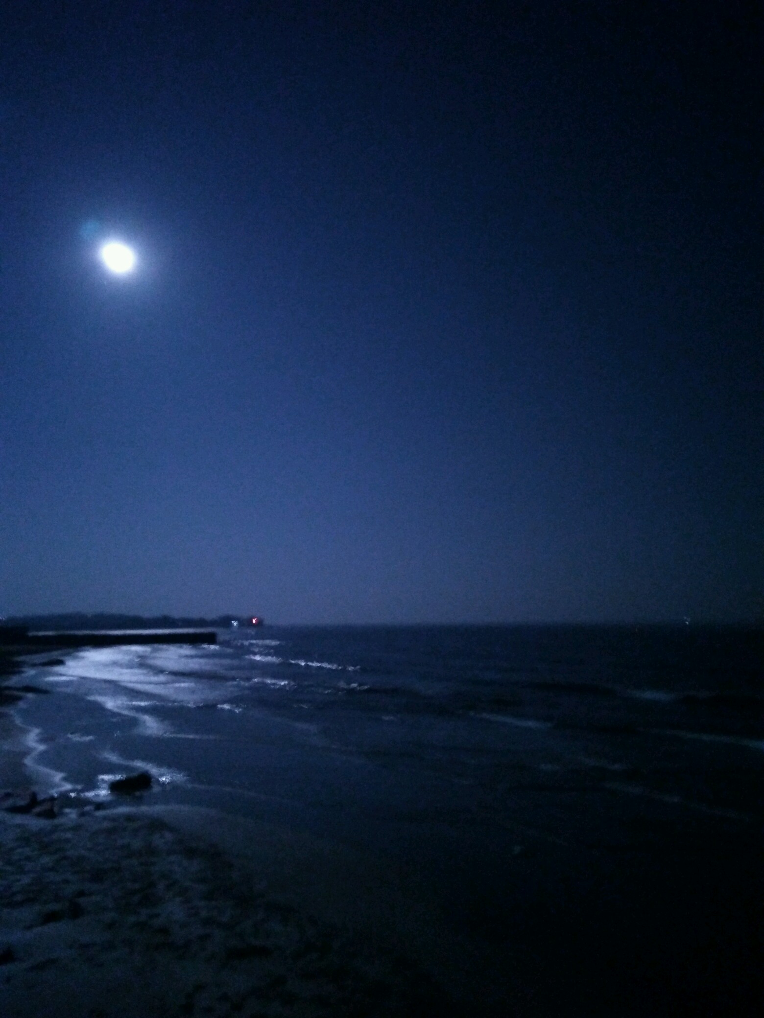 今晚海边一拍大月亮