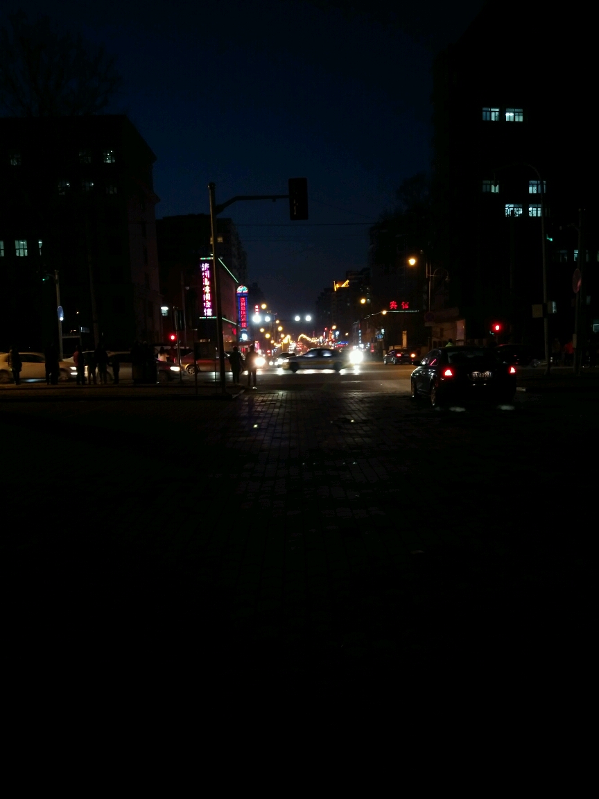 x9换了赠送的柔性钢化膜以后为什么老是粘毛呢