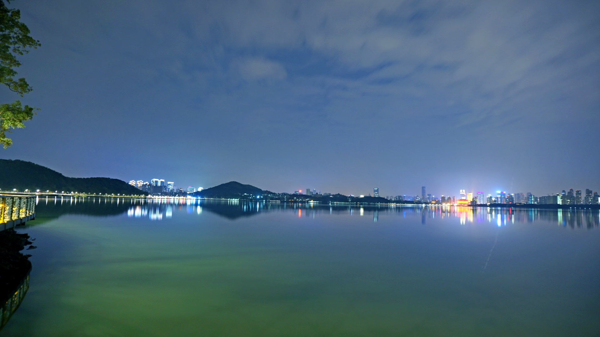 东湖绿道夜景