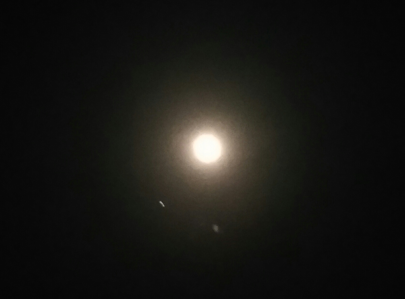 夜空中月亮和星星