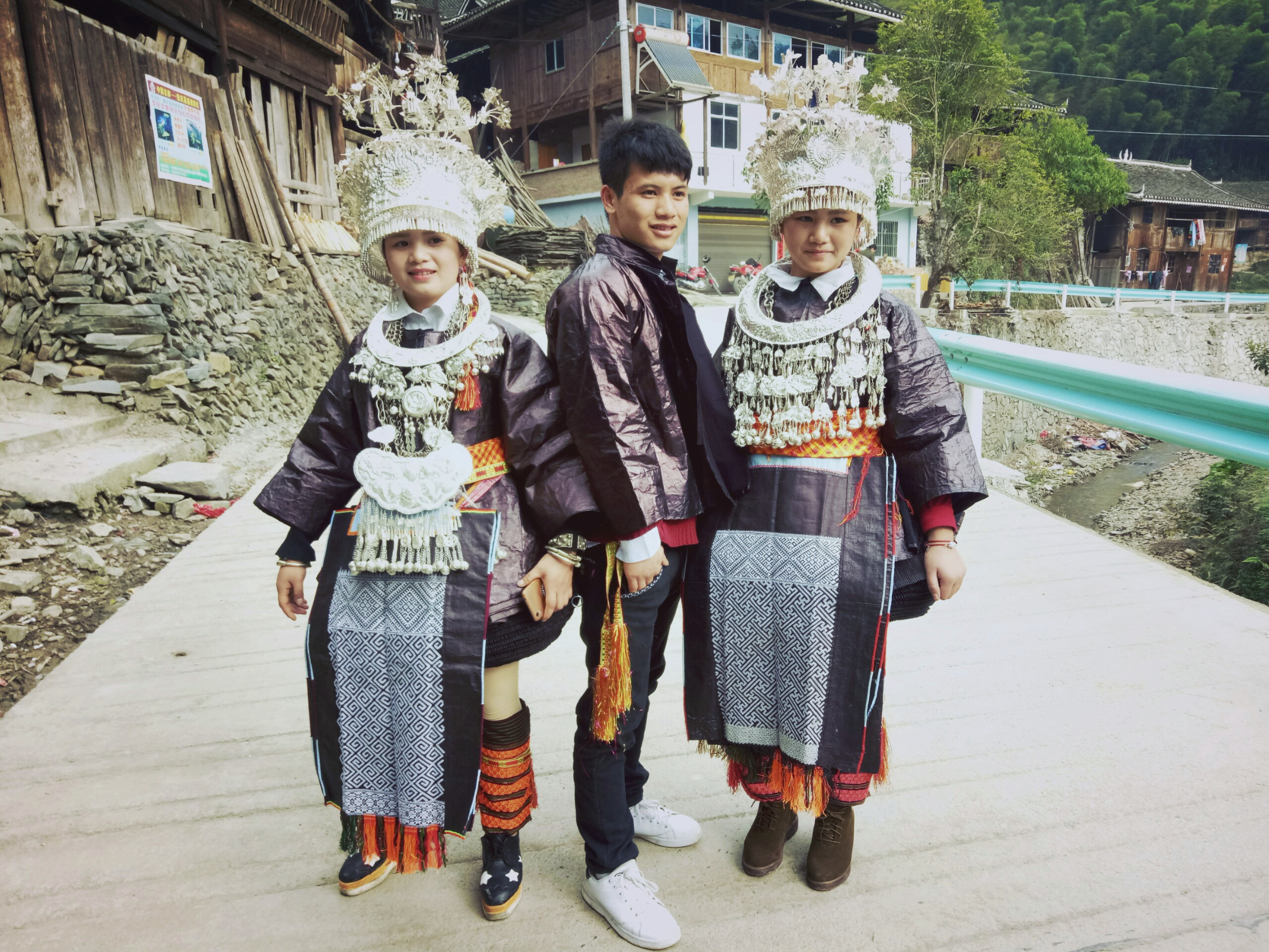 苗族小伙子