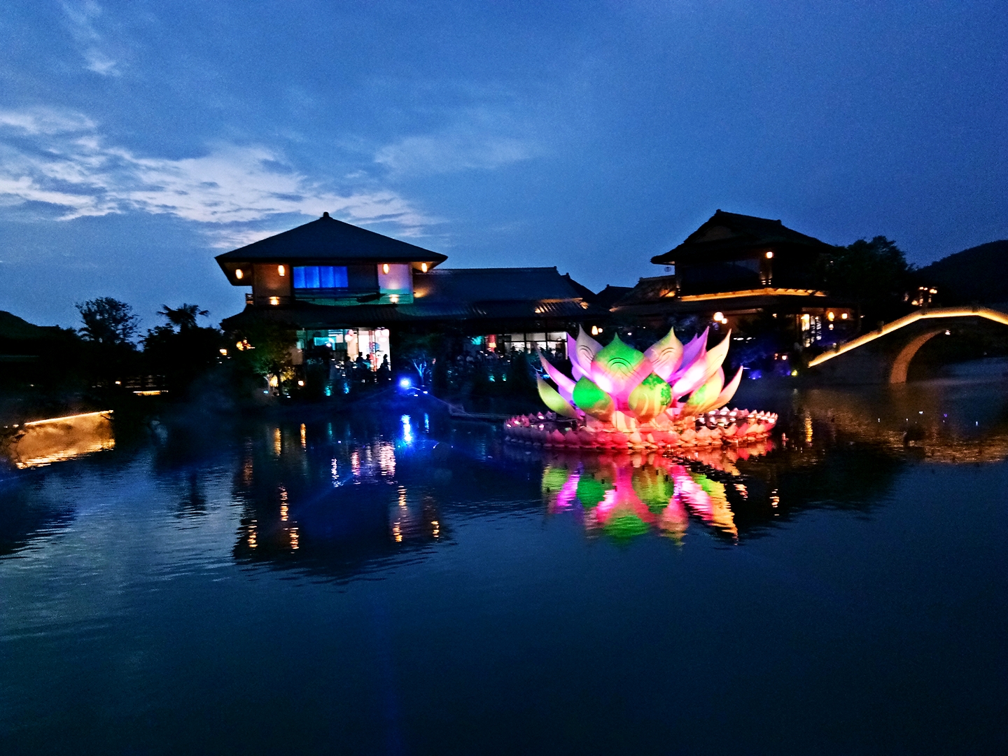 城市夜景--拈花湾-手机摄影-vivo智能手机V粉社