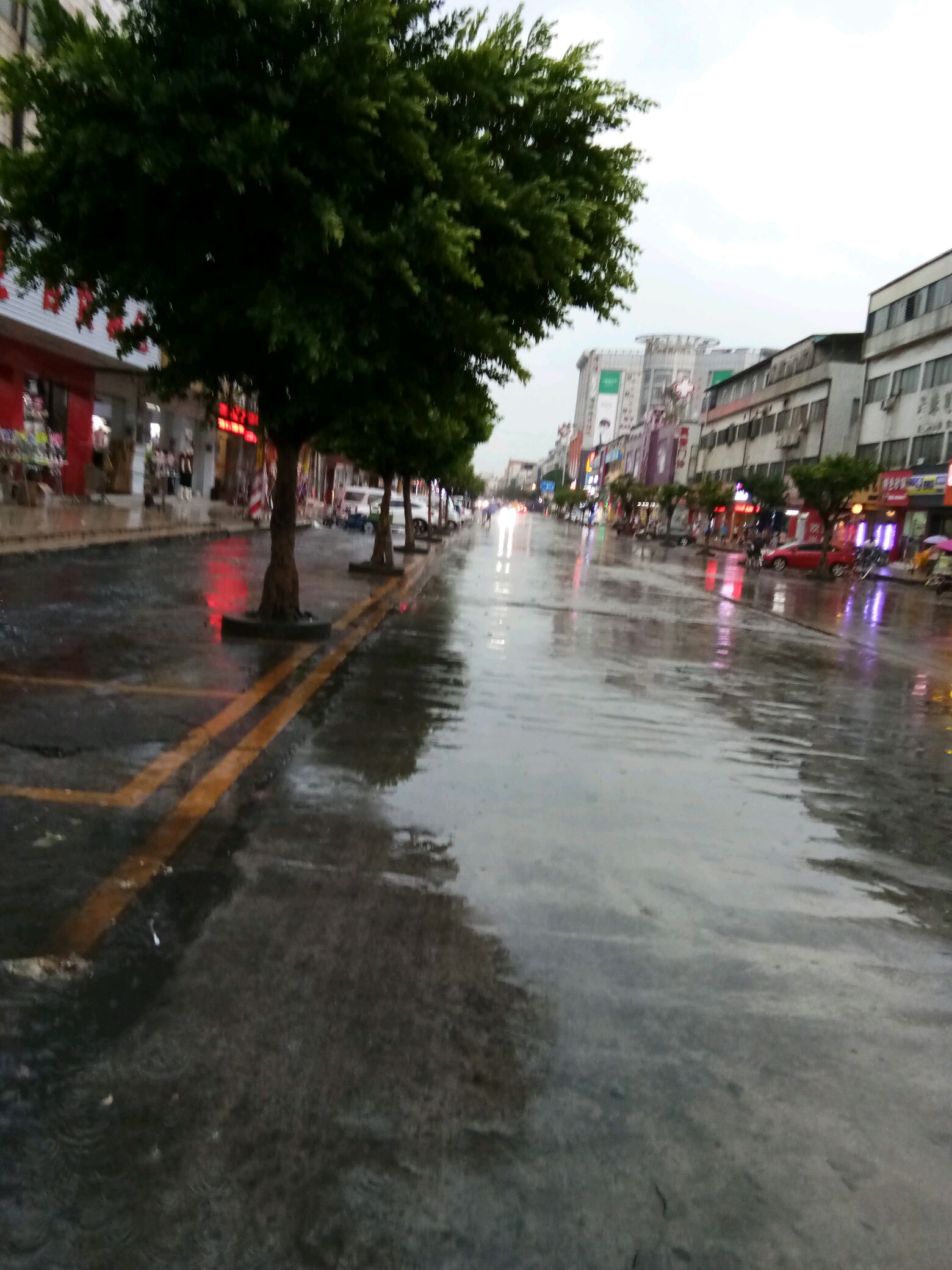 雨后的街道