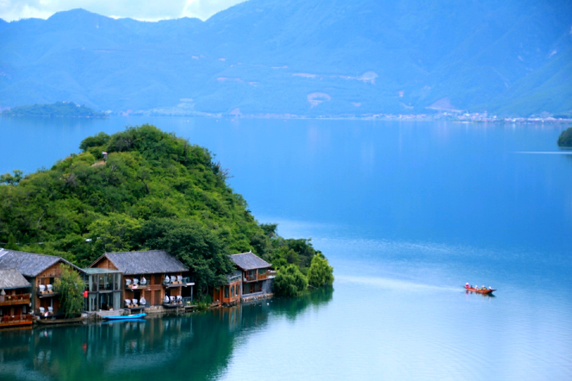 山青青,水蓝蓝