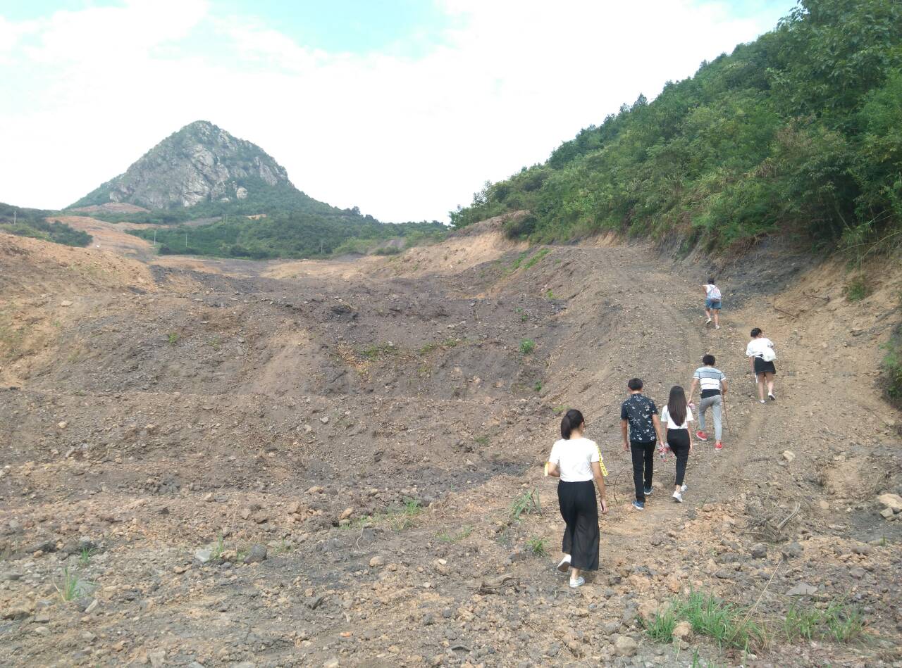 爬了我们这边最高的山―龙王岭