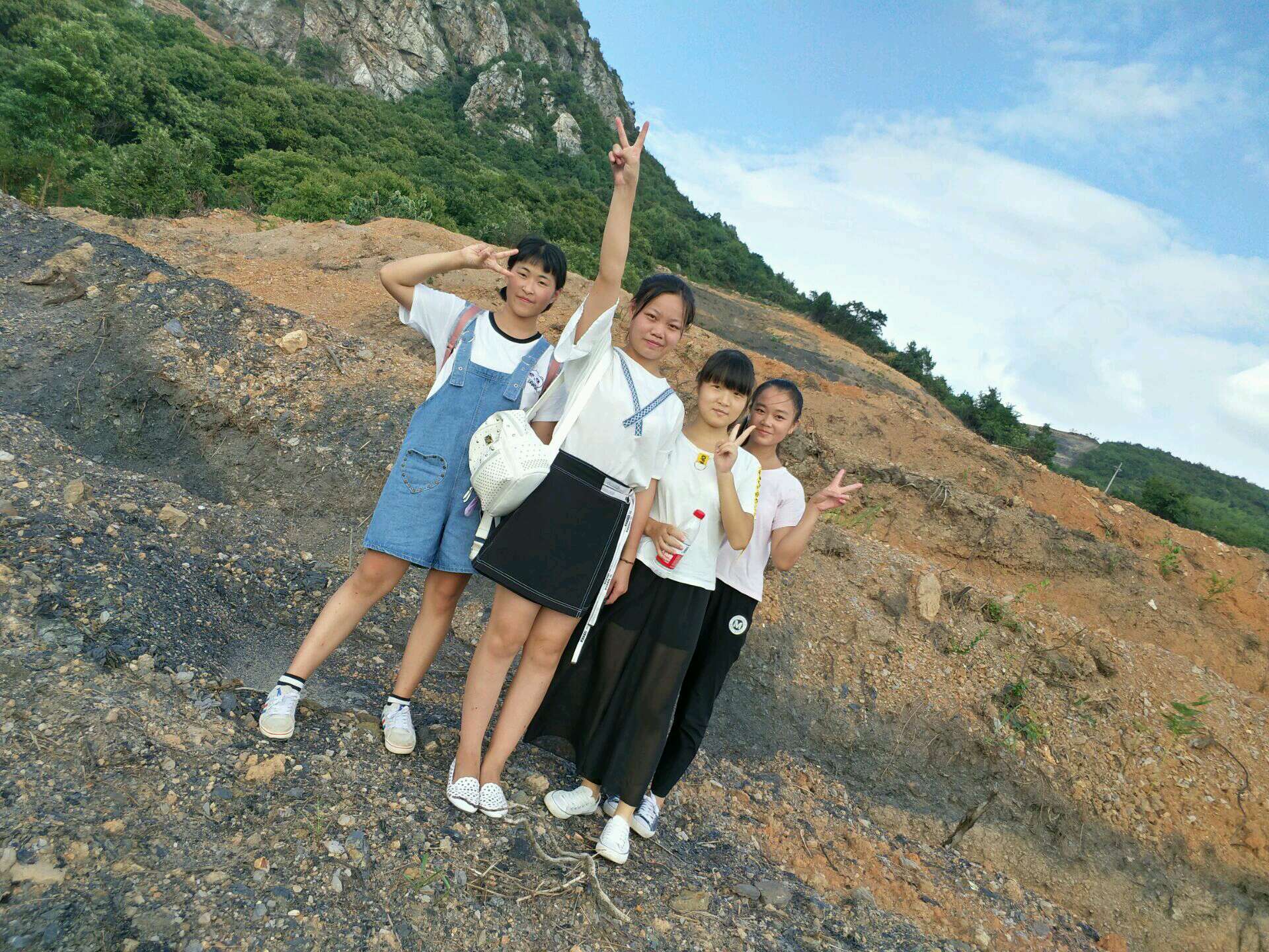 爬了我们这边最高的山―龙王岭