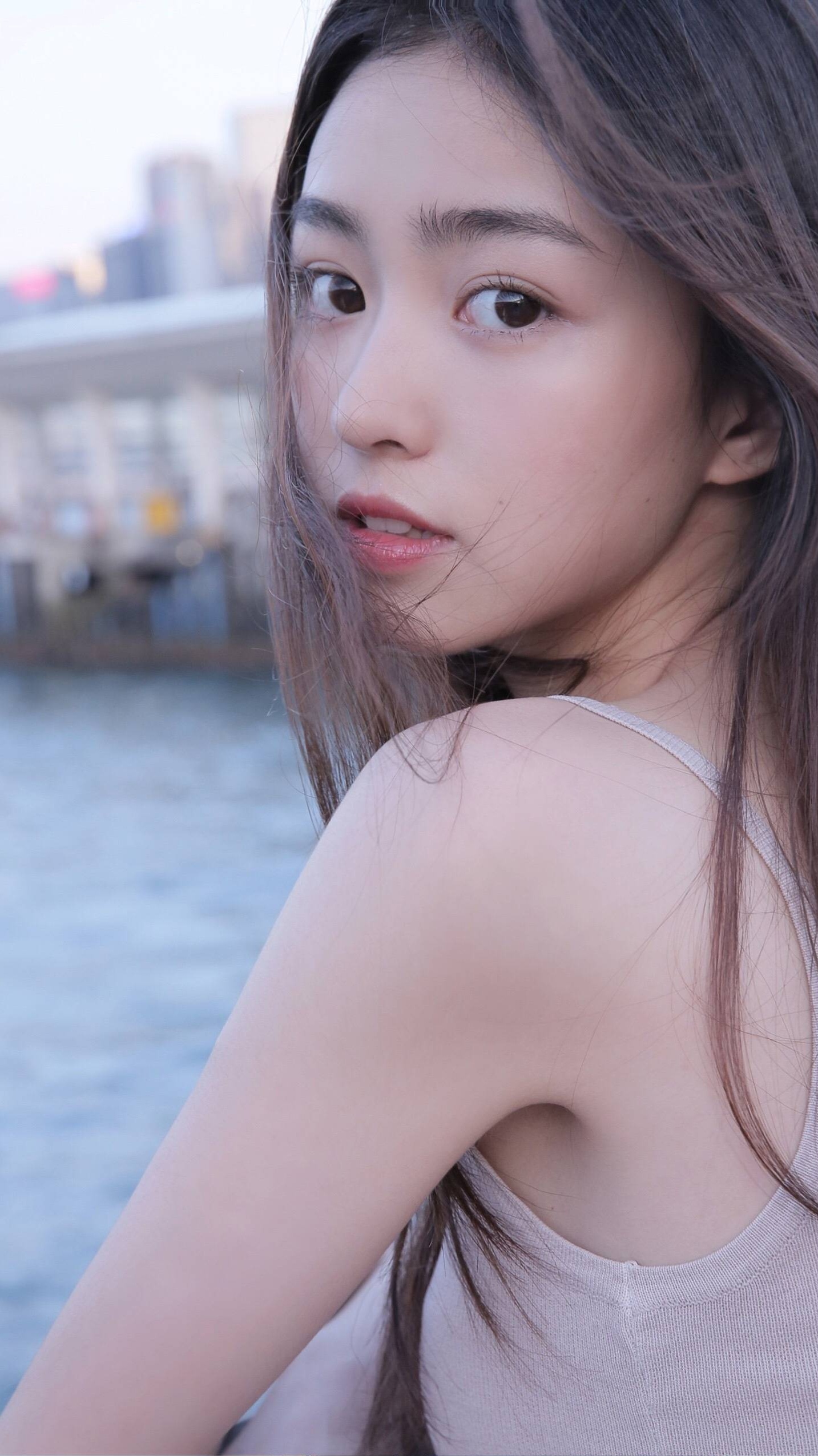 全面屏竖屏美女壁纸