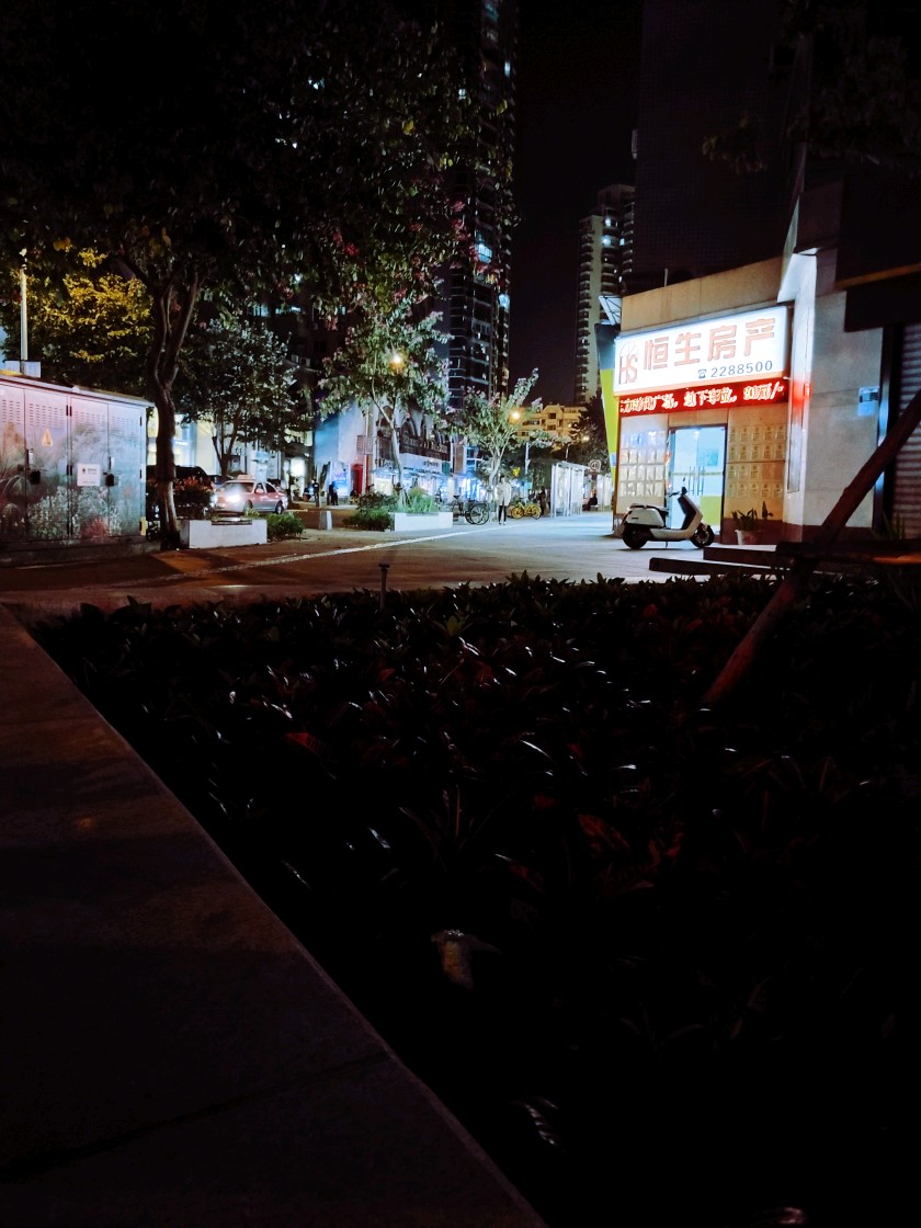 夜深了,人静了!
