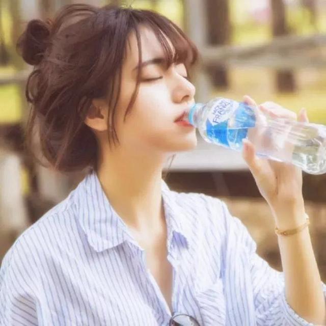 十张侧脸微信头像,男生女生微信头像