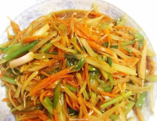四,青椒炒胡萝卜土豆丝