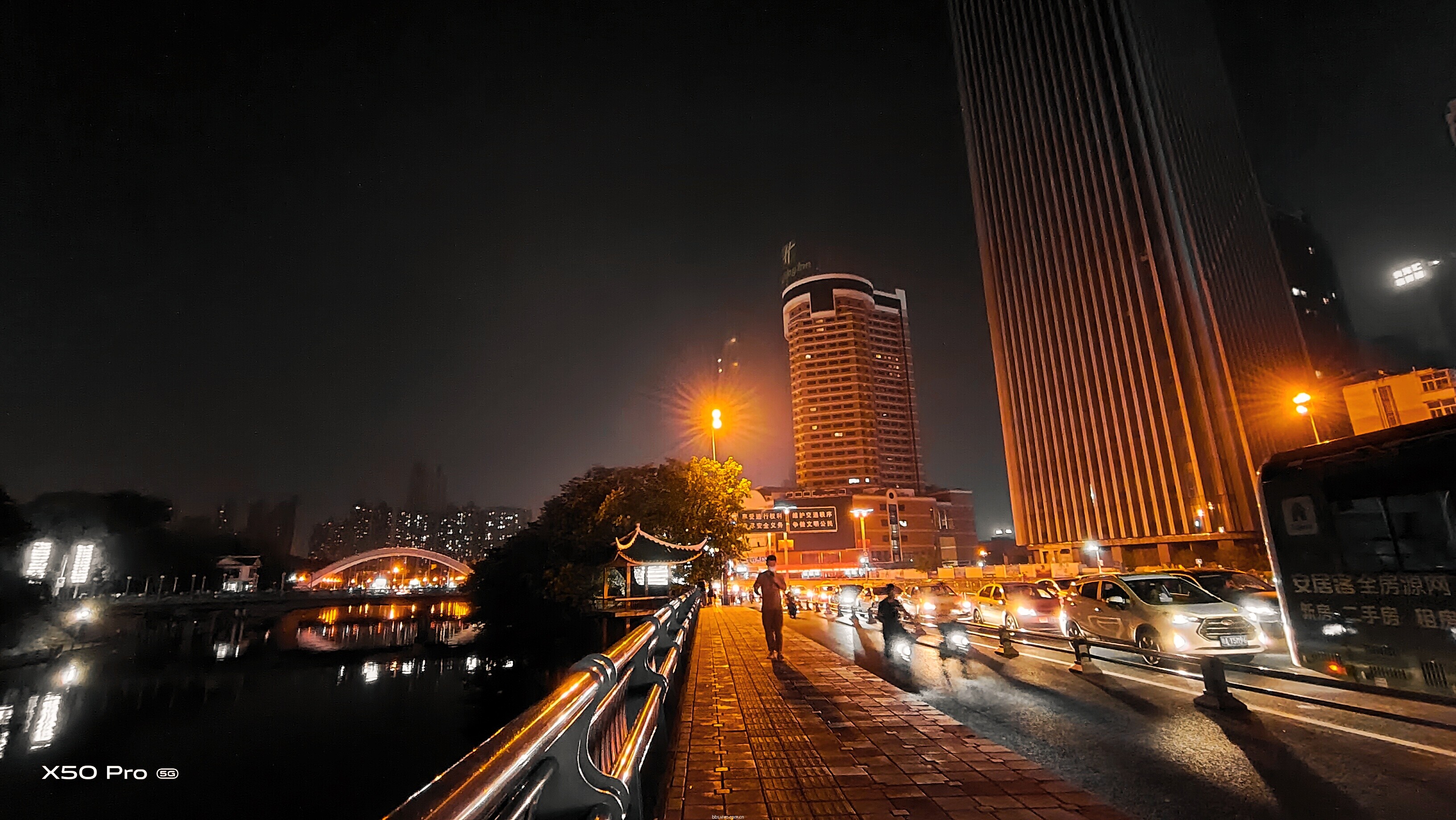 (合肥胜利路夜景,摄于6月25日深夜)