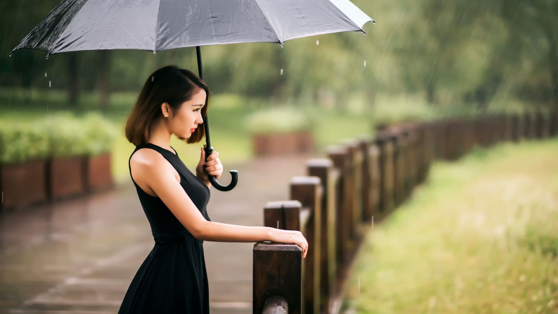 1920x1080 雨中美女唯美桌面