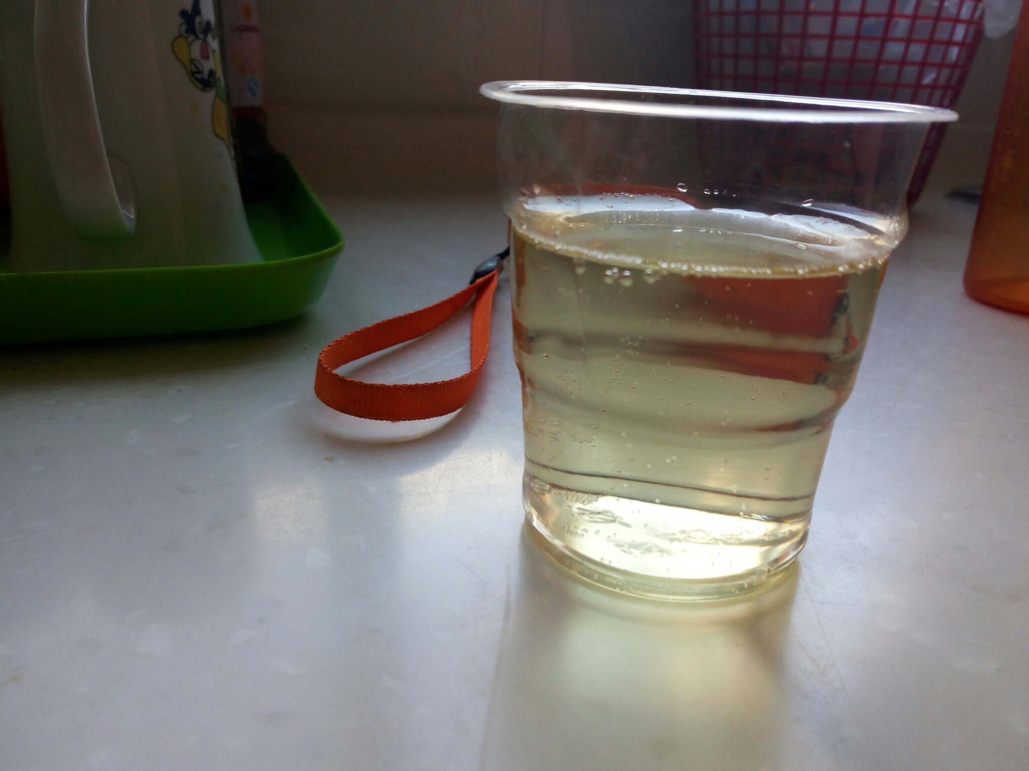 两杯水感受我们的自来水