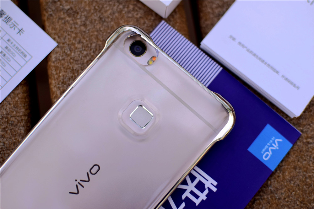 边界vivo xplay5是全球首款采用了全金属机身和双曲面柔性屏幕的手机