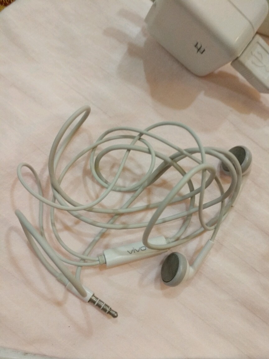 那个是vivox7plus的耳机
