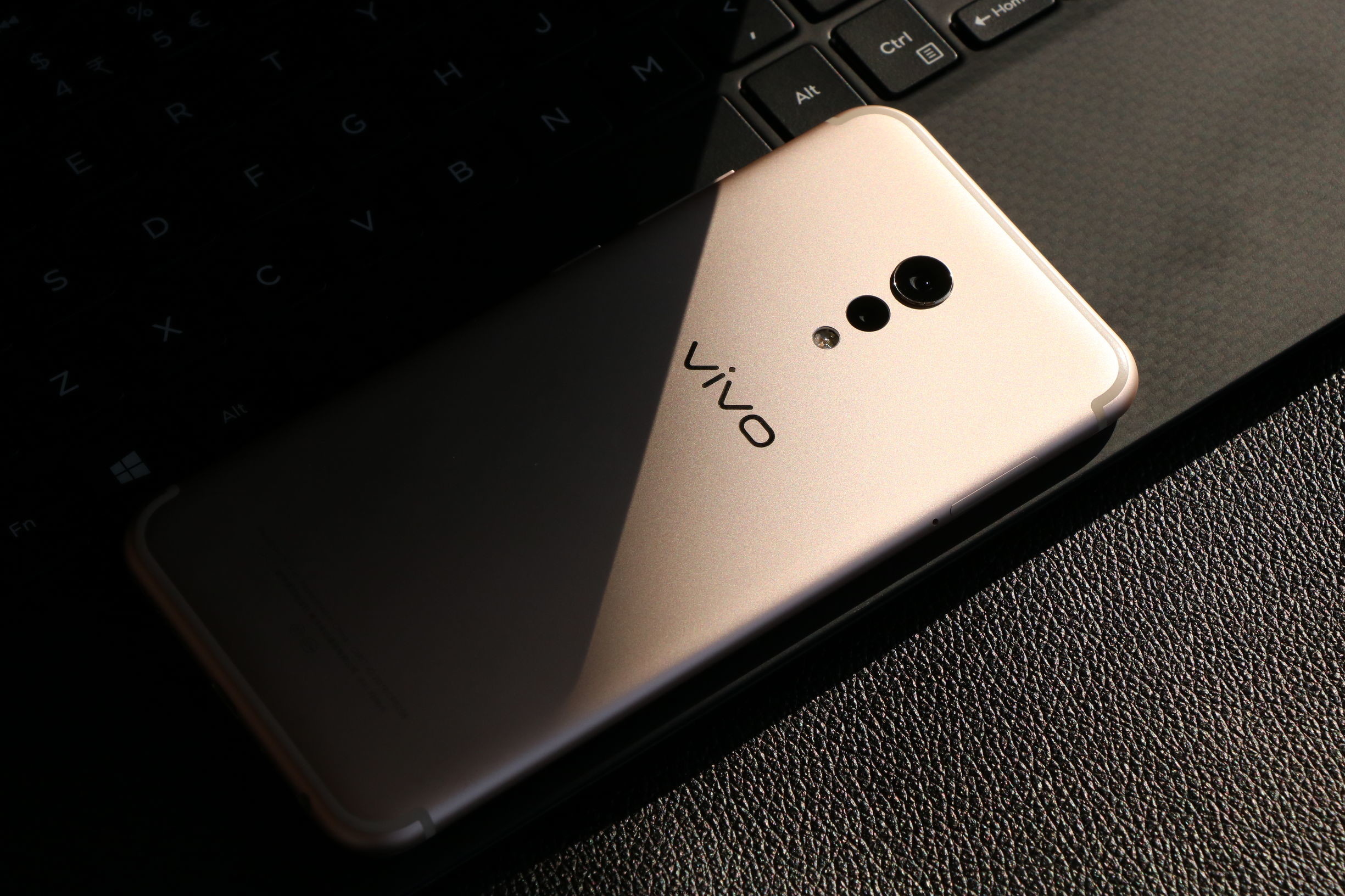 双摄四曲屏完美国产vivoxplay6上手图赏