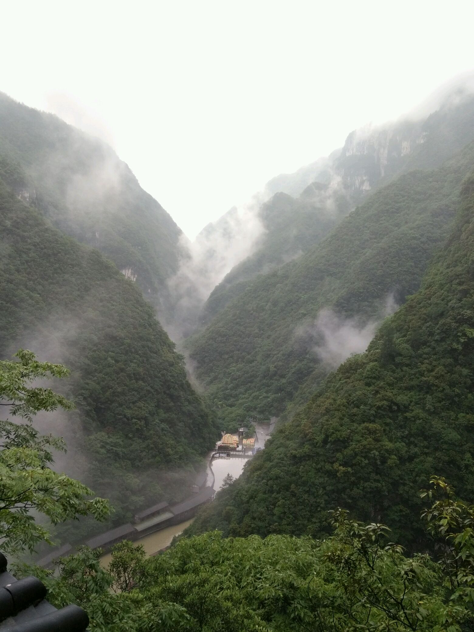 雨后大山图片