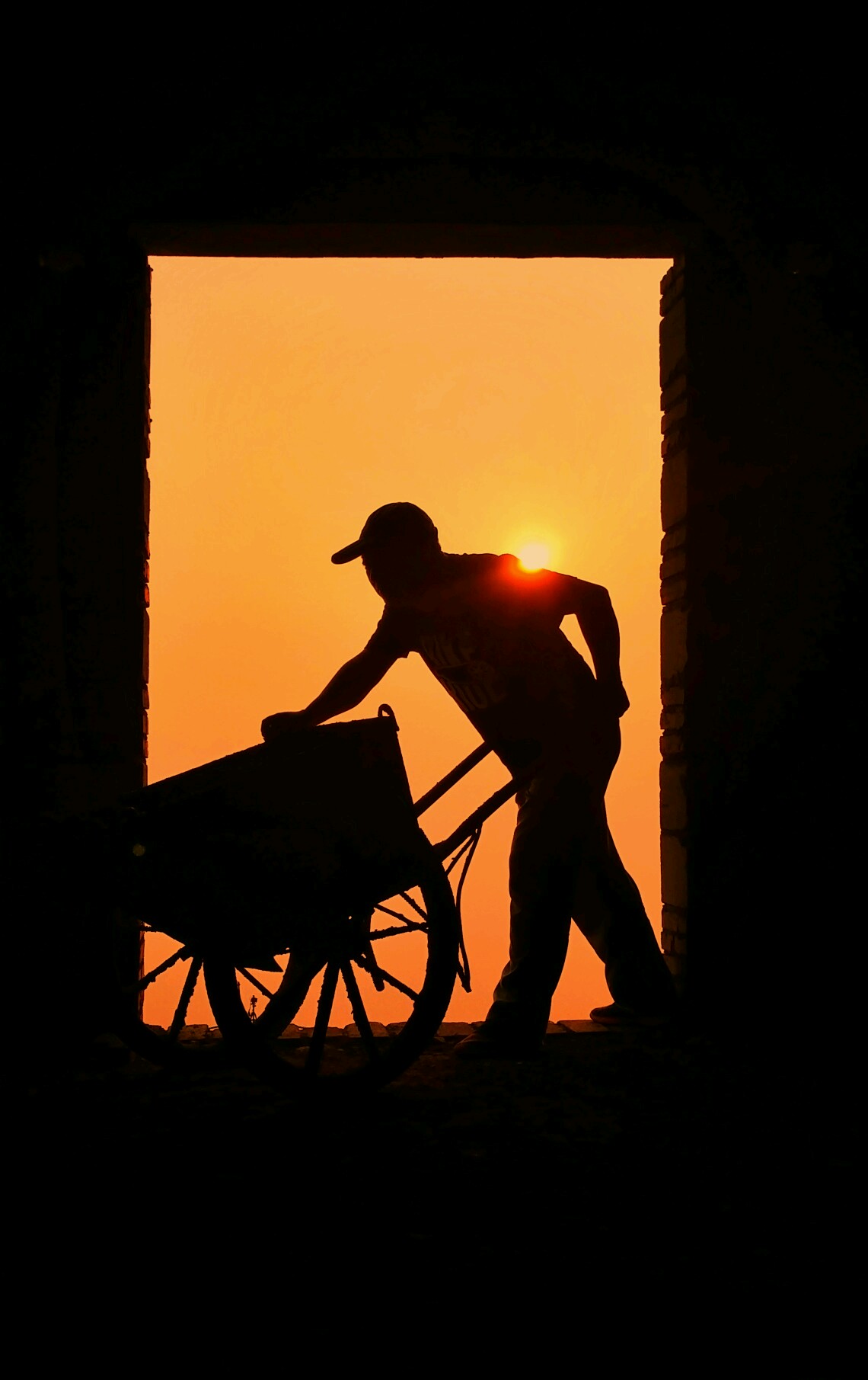 日出而作,日落不息,搬砖不易