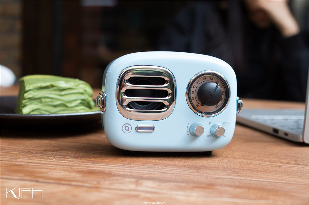 猫王收音机将记忆中的复古烤面包机做成时尚科技感的多士60s,从vivo的