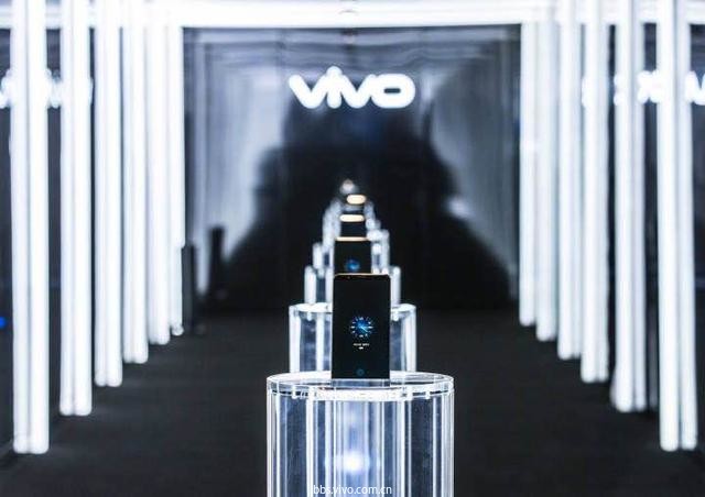 深度解读vivo屏幕下指纹识别技术,体验的提升不