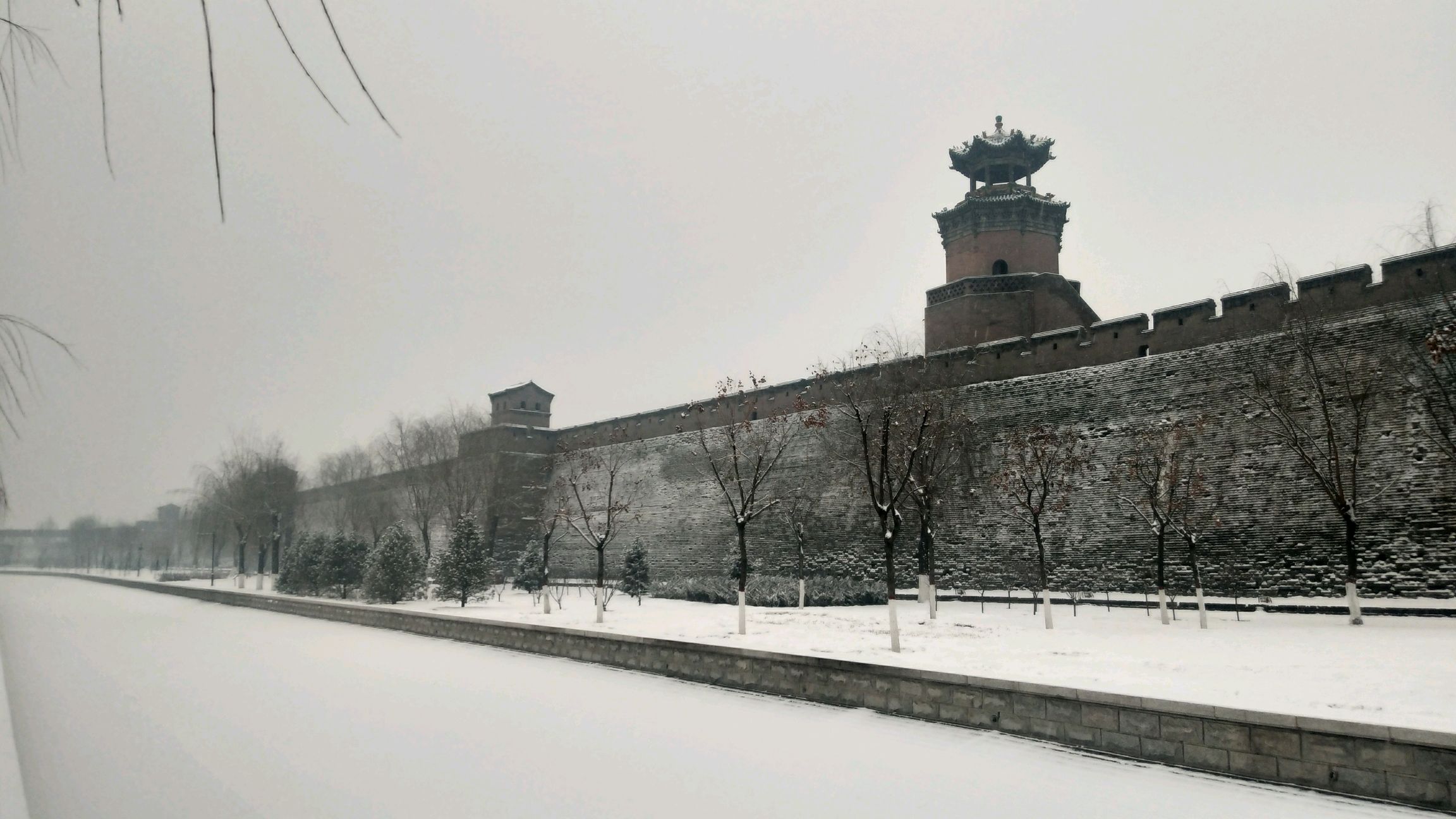 平遥古城雪景图片