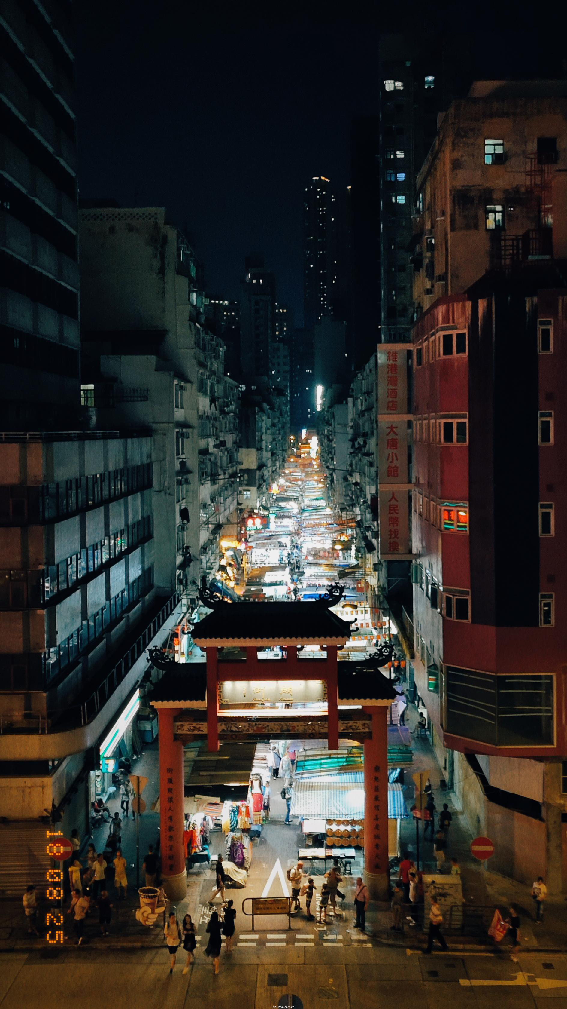 是香港一条富有特色的街道,同时也是香港最负盛名的夜市