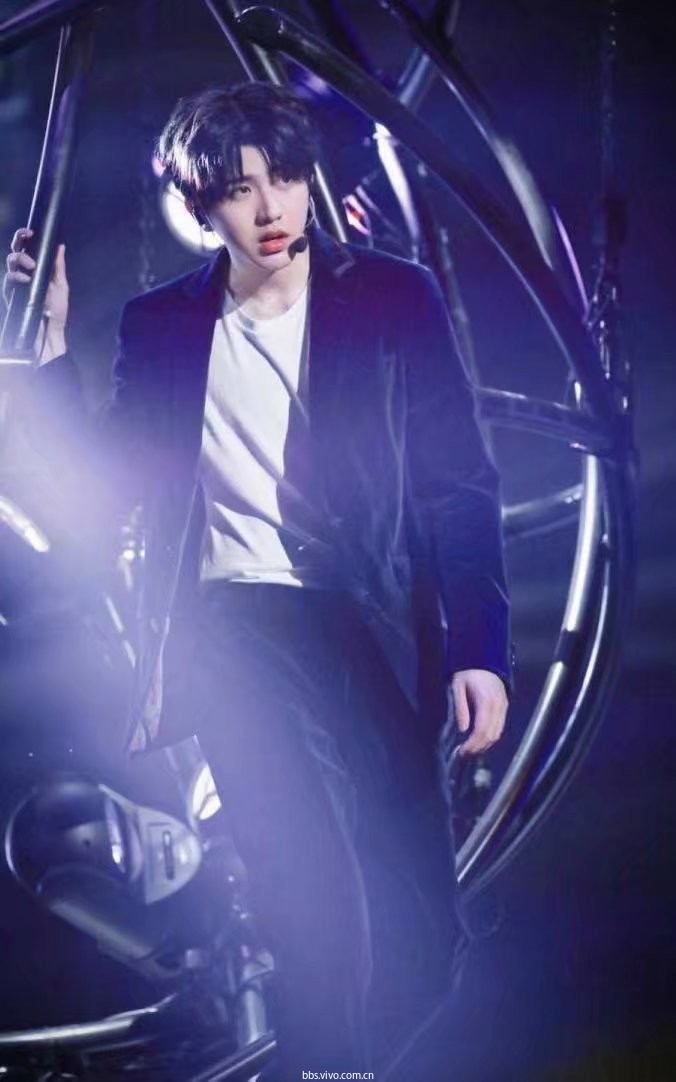 感受到别家粉丝3d环绕式的尖叫声   vivo的代言人果然帅帅哒