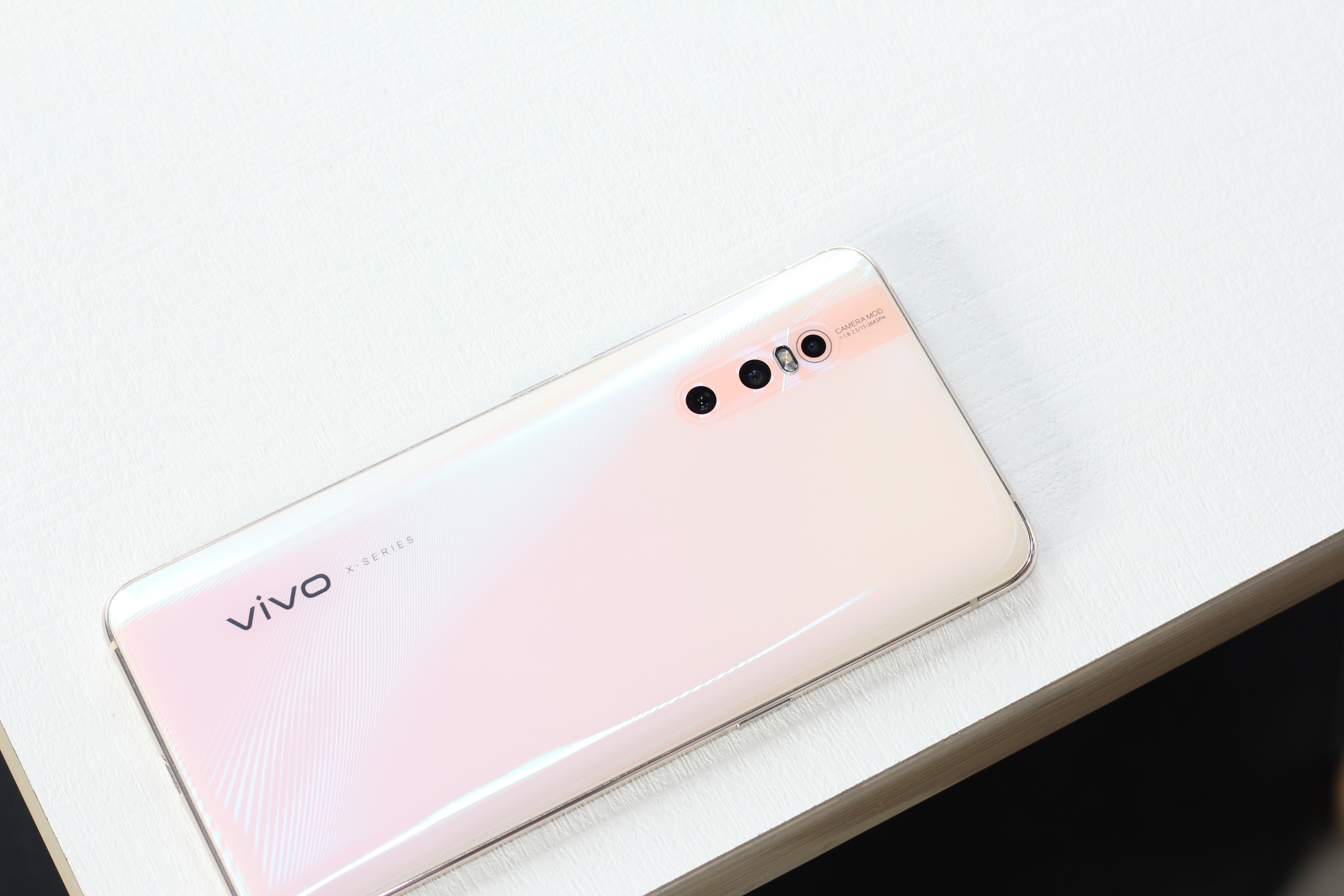 顏值與性能兼備,vivo顏值擔當再添成員,vivo x27百看不厭