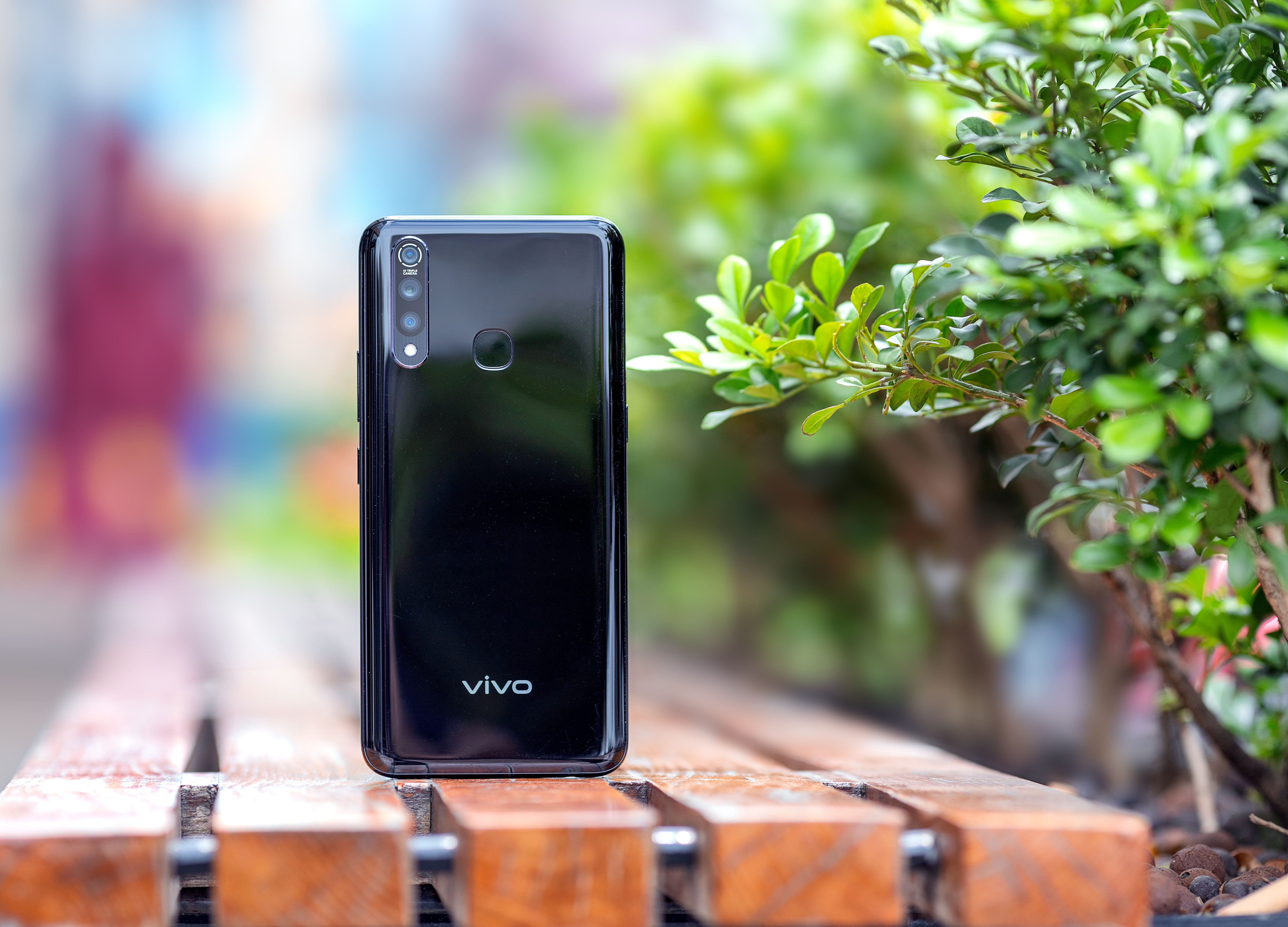 转眼已发展到z5了,全新的z5系列除屏幕大幅度升级外,还首在次在vivo