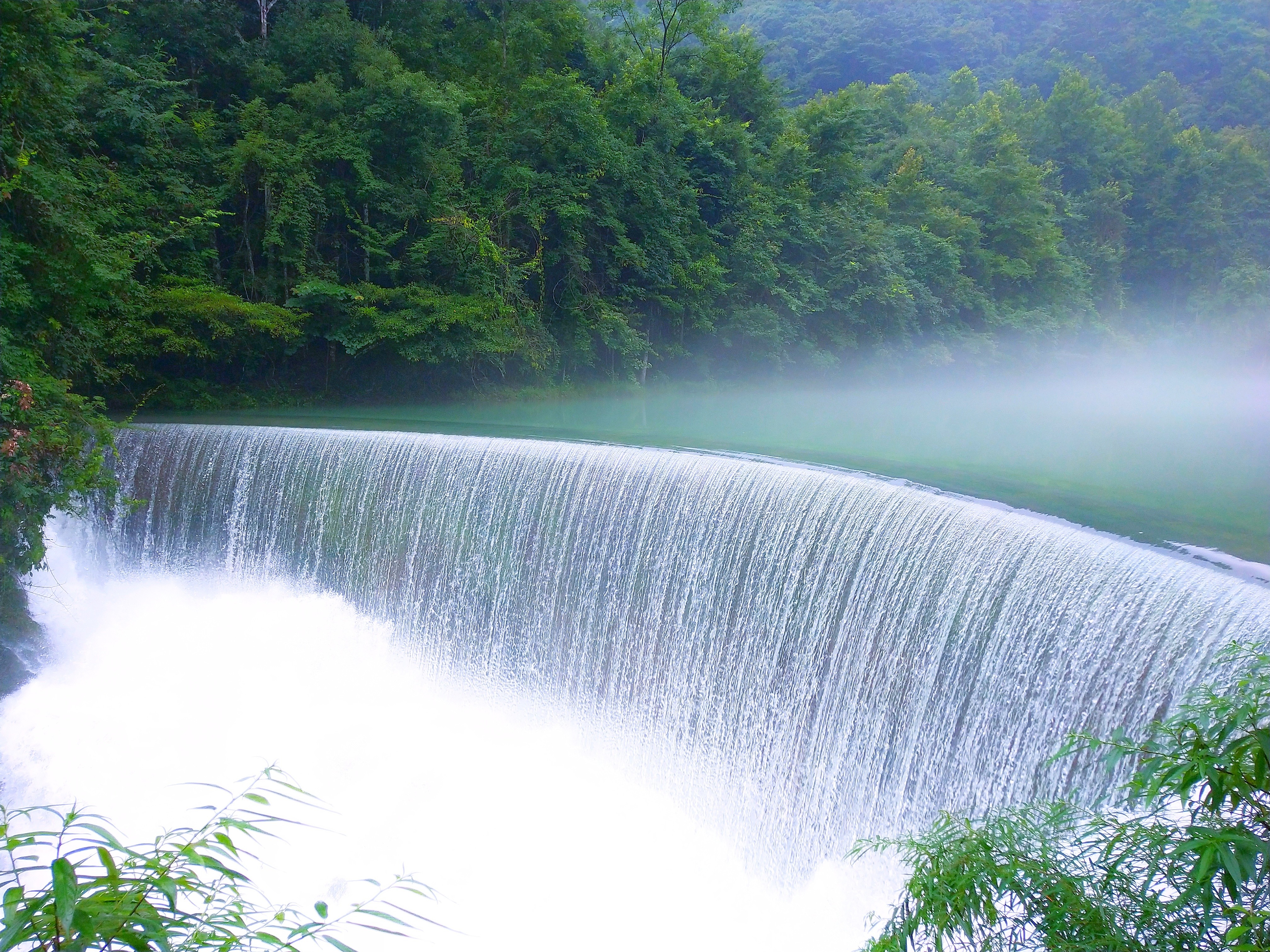 《贵州小七孔瀑布》
