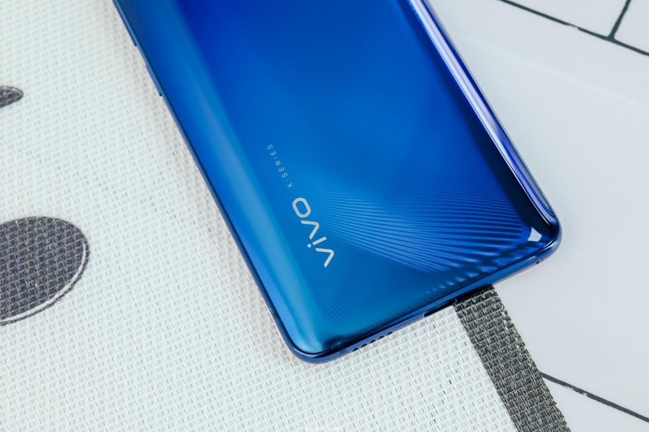 一款"反正没槽点"的手机:vivo x27图赏,够奇幻,够自然