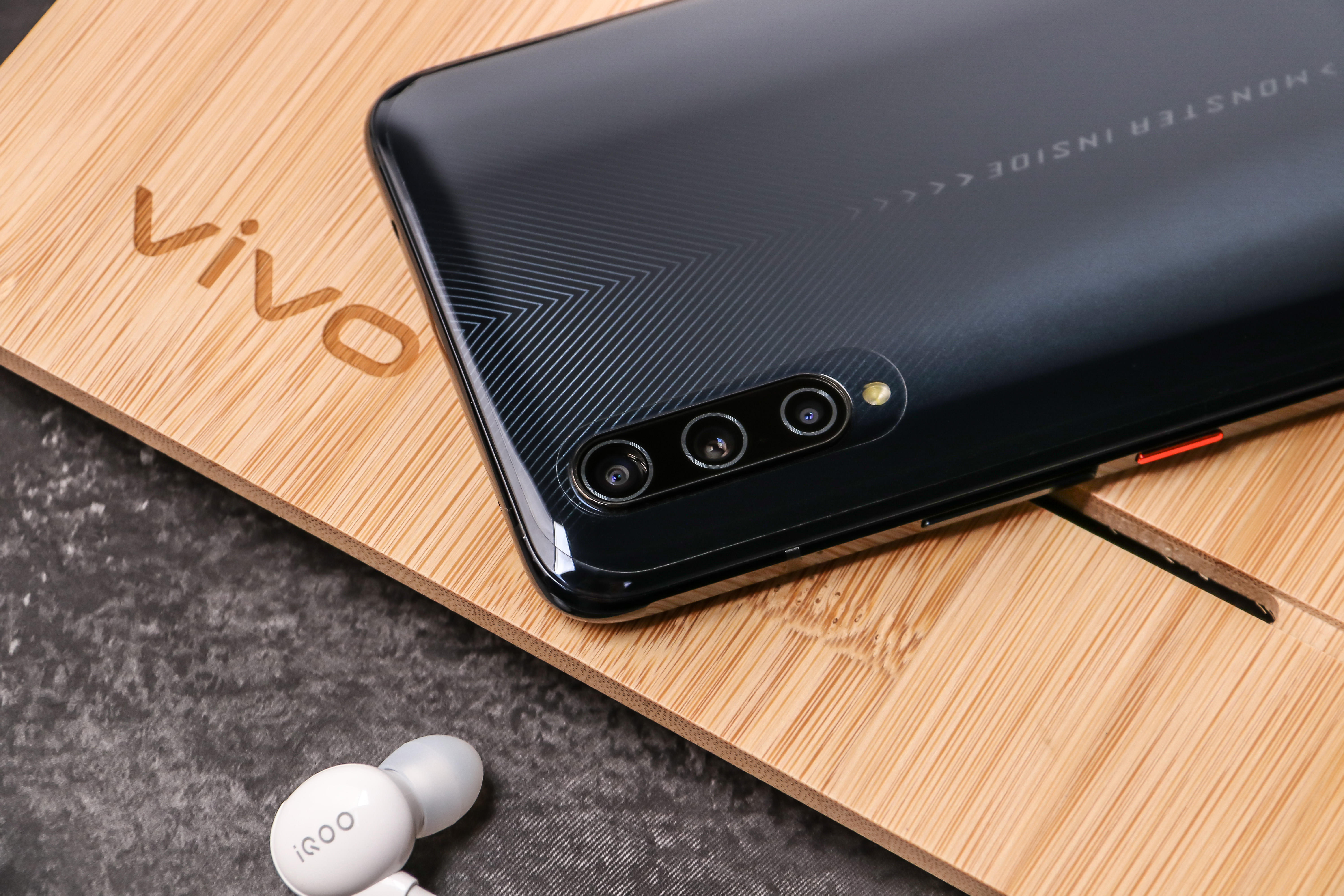 iqoo pro 图赏:除了全球最便宜5g手机之称,还剩什么