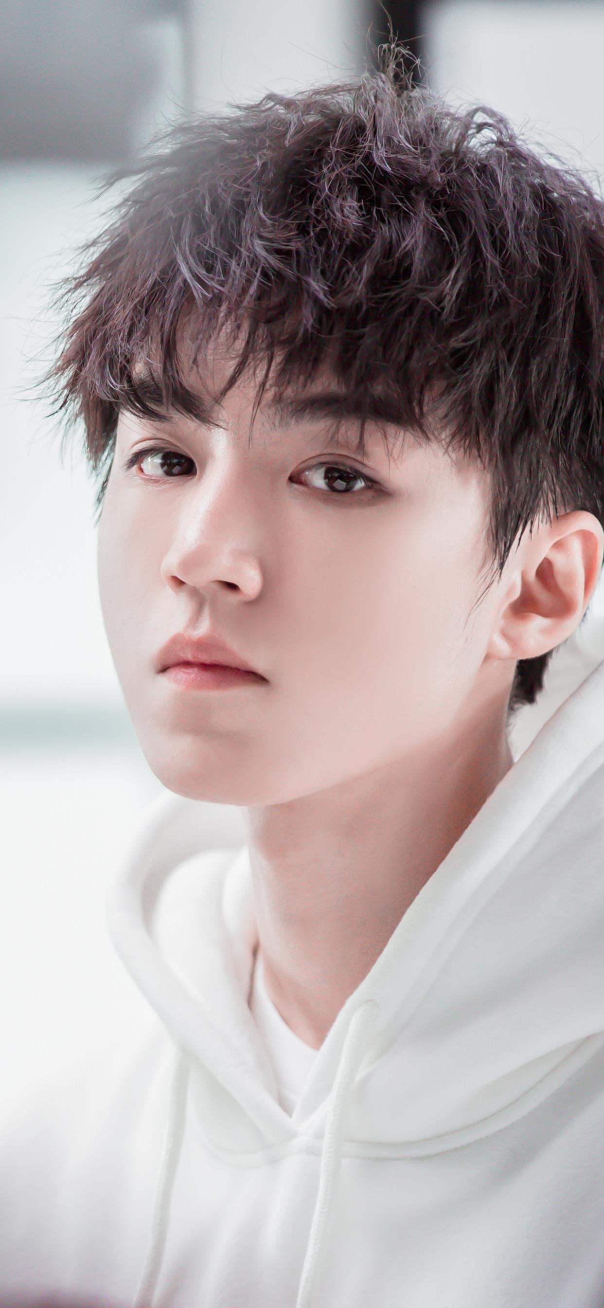 【壁纸】他来了,他带着他珍藏的王俊凯来了!