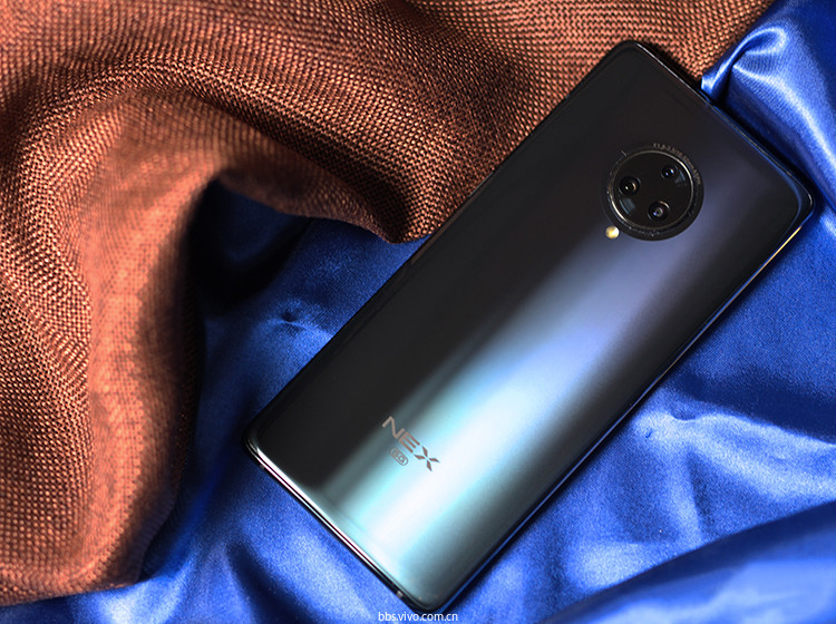 瀑布屏加持吸睛度爆表 vivo nex3 5g版颜值惊人