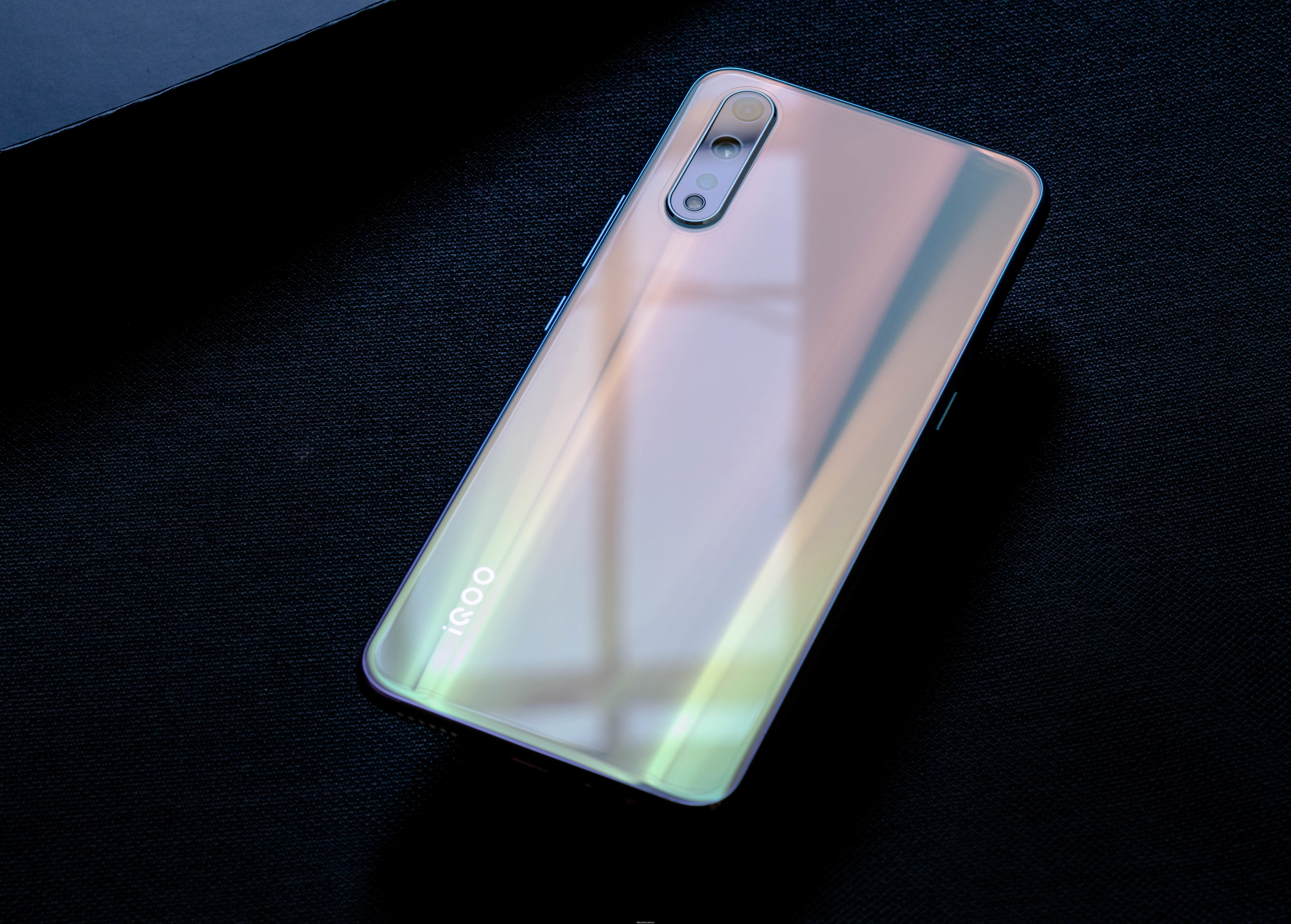 【iqoo neo 855版晒单】高性能附送全新的高颜值,加量不加价 - vivo