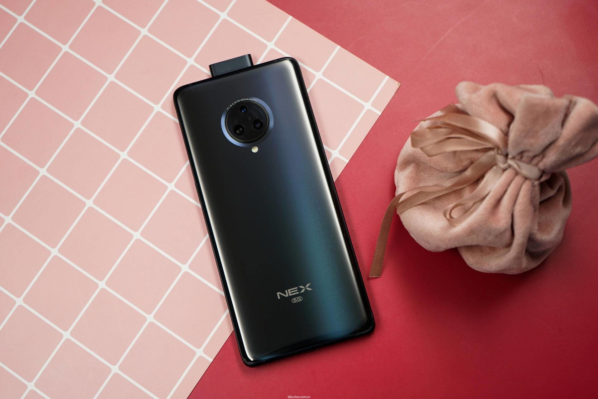 nex 3 5g美图欣赏,感受充满未来科技感的瀑布屏