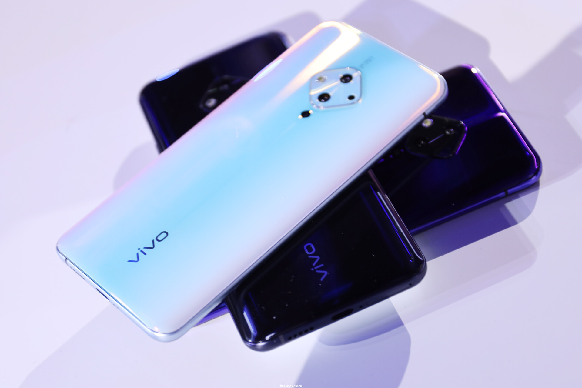 vivo s5现场上手:个性菱形设计 自拍进入黑科技时代