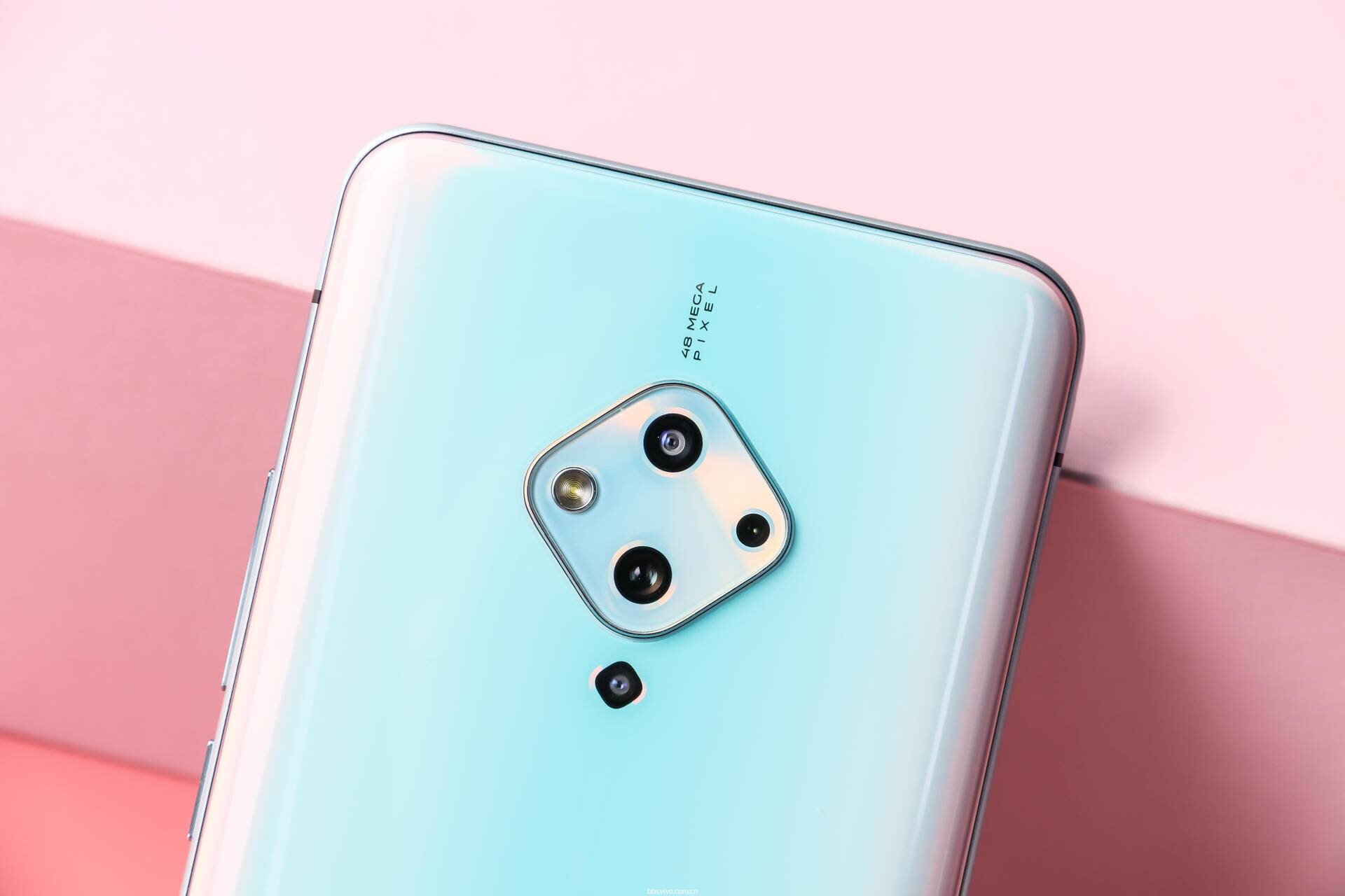 vivo s5开箱图赏,2.98mm孔径的挖孔屏颜值能否打动你?