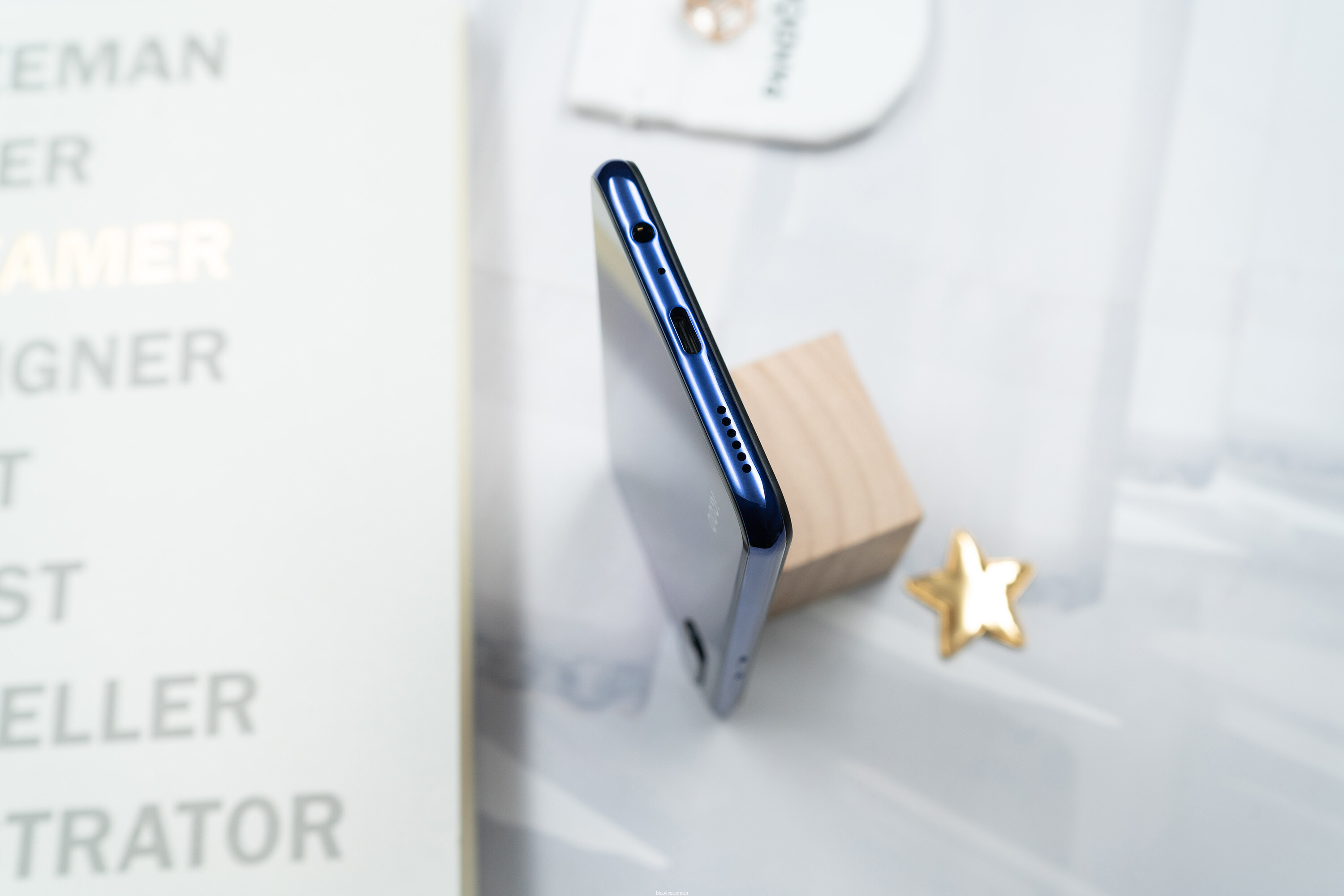 iqoo neo 855版美图来袭!高颜值的外观下,隐藏着强悍的性能