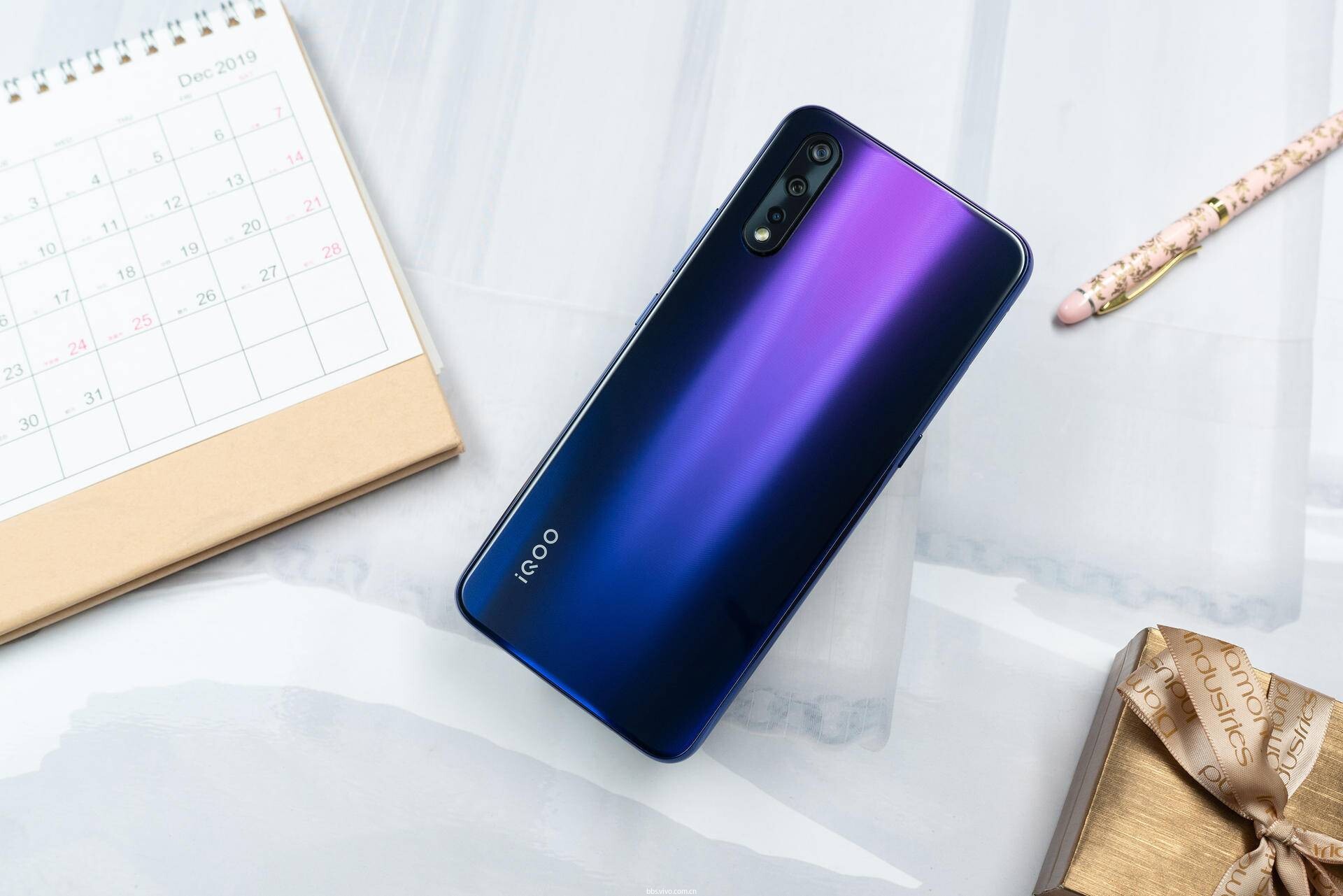 当然同时价格也要足够合理,而vivo在11月上新的iqoo neo 855版就做到