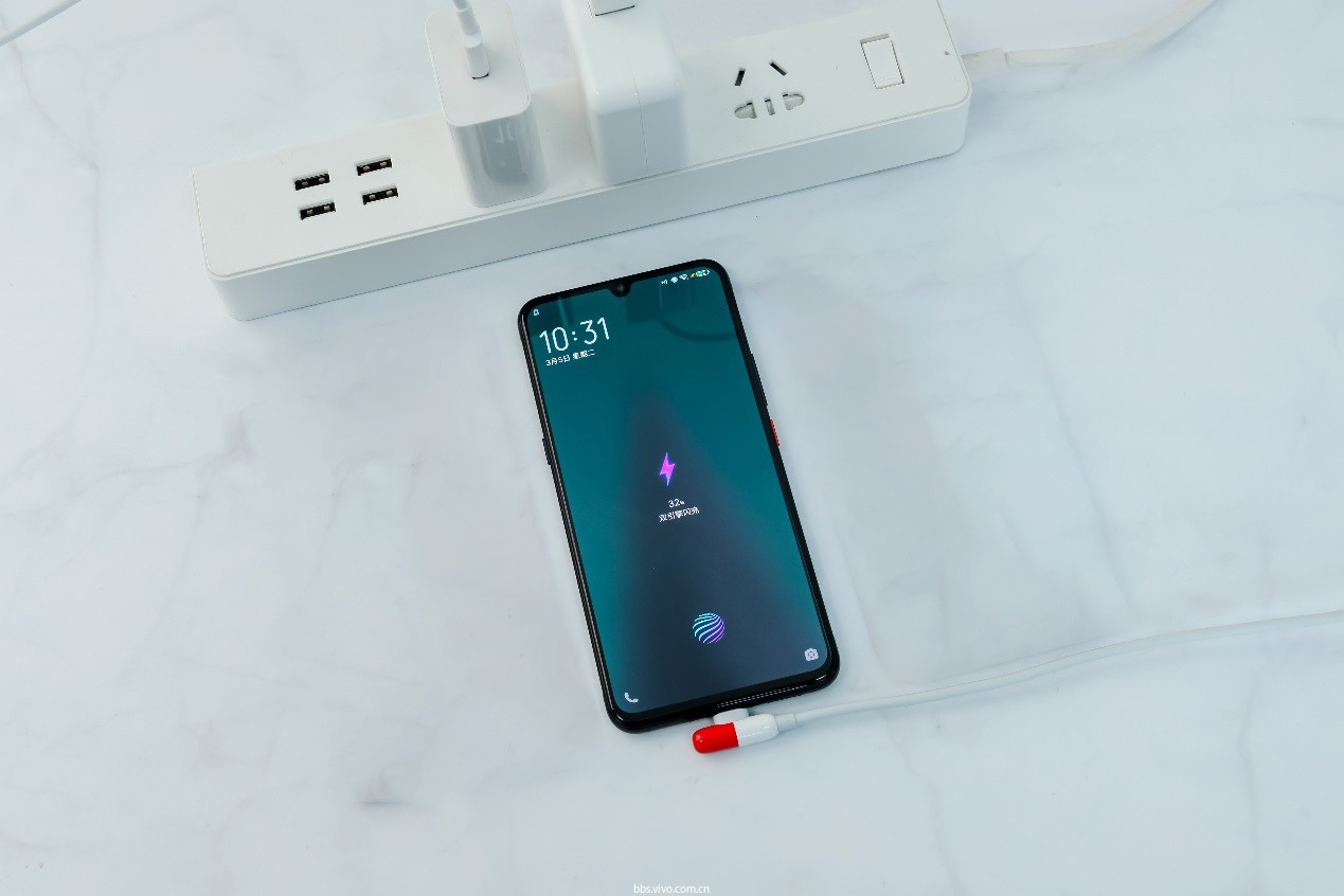 三,尽量使用vivo原厂充电器
